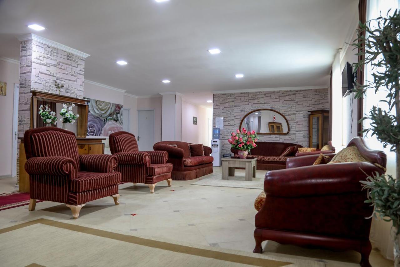 Guest House 博尔若米 外观 照片