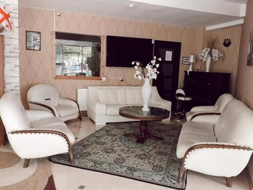 Guest House 博尔若米 外观 照片