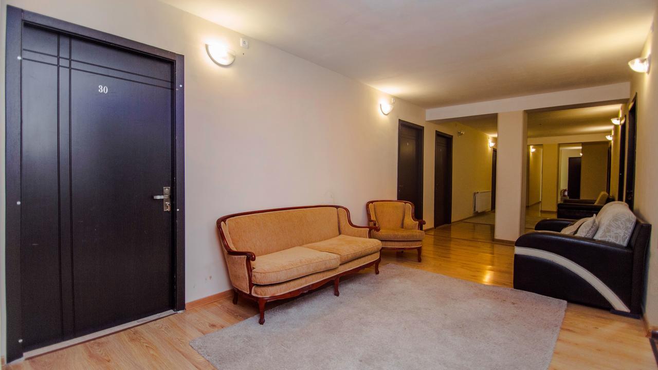 Guest House 博尔若米 外观 照片