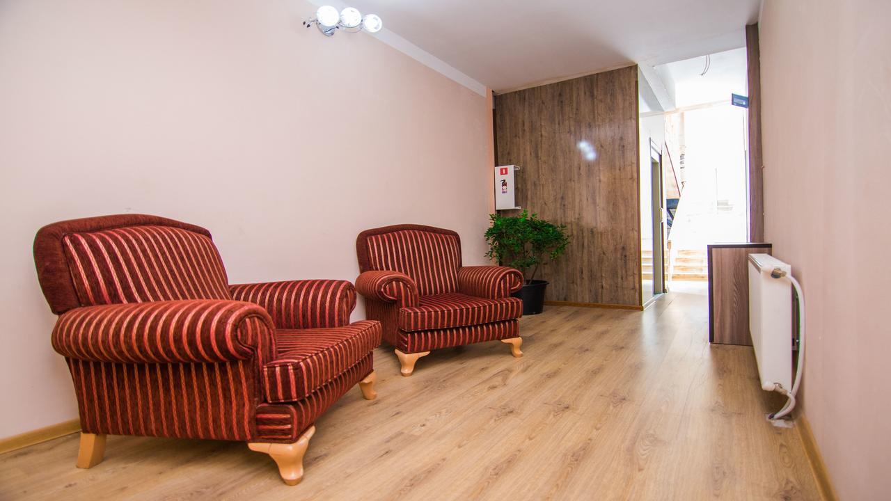 Guest House 博尔若米 外观 照片