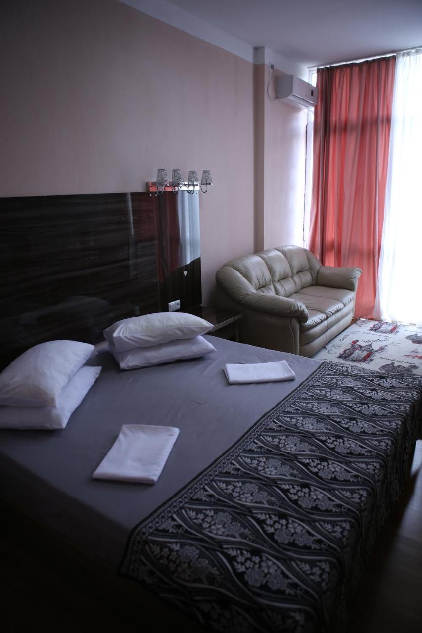 Guest House 博尔若米 外观 照片