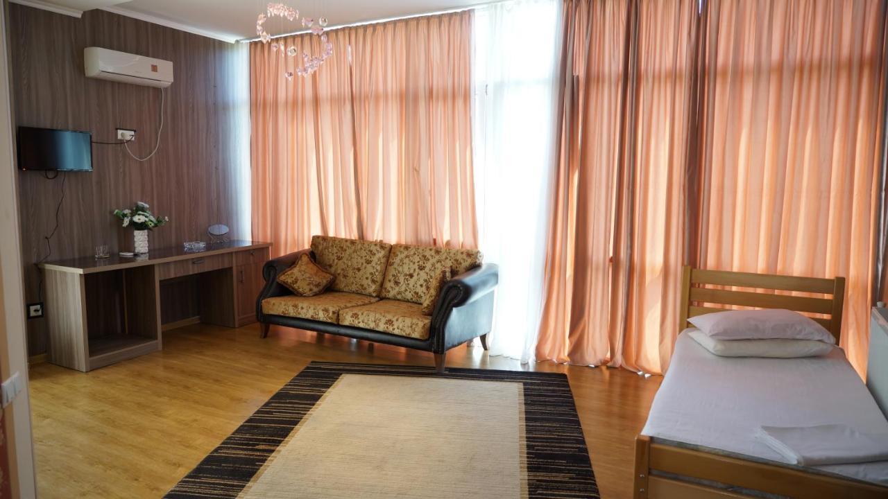 Guest House 博尔若米 外观 照片