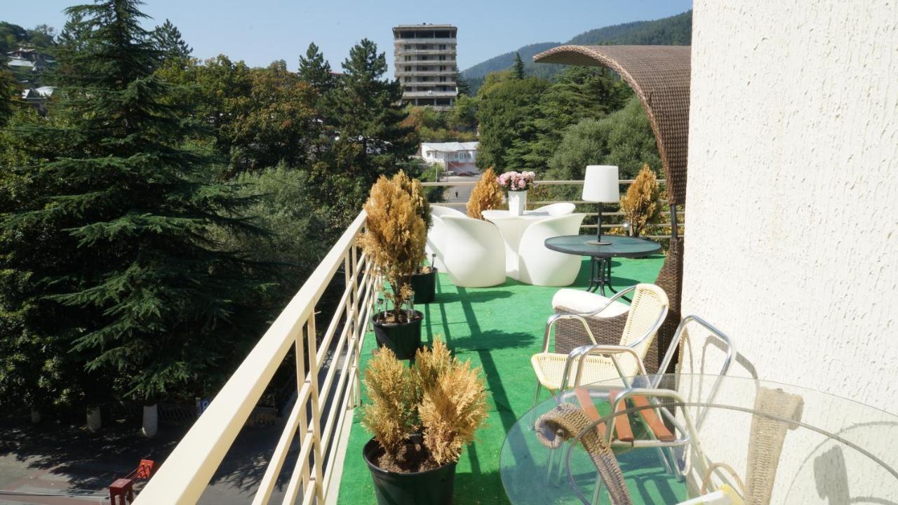 Guest House 博尔若米 外观 照片
